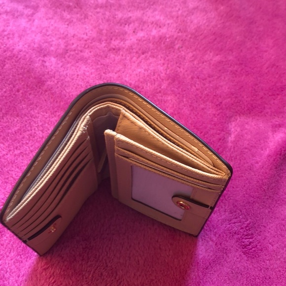 NWT Michael Kors Wallet - Picture 5 of 7